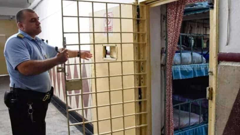 În șapte luni a furat bunuri de peste 5000 de lei! Polițiștii l-au prins pe hoțul din supermarketuri!