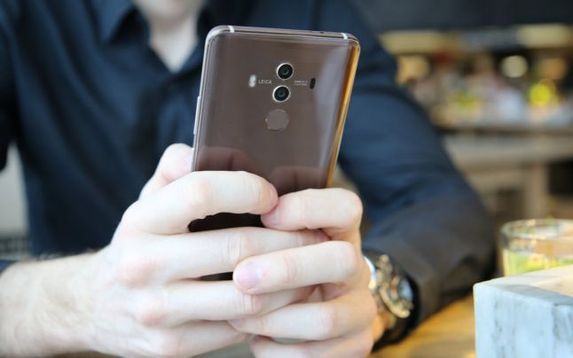 Dosar penal pentru un telefon furat de pe o masă la o terasă din Brăila