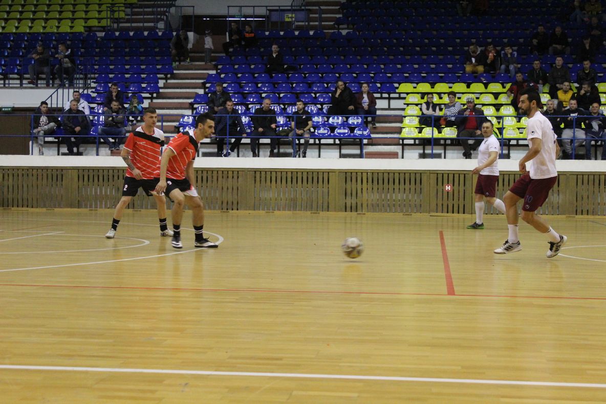 Cupa primăverii la fotbal în sală a debutat cu meciuri spectaculoase și goluri multe