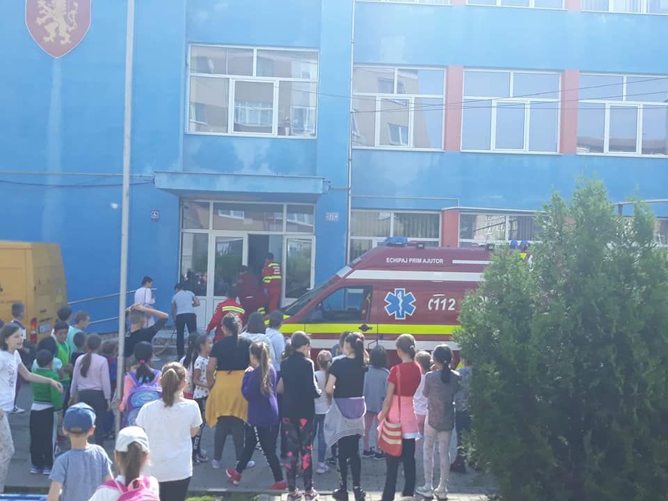 Un bărbat, din Gropeni, a fost prins de polițiști cu un briceag în mașină!