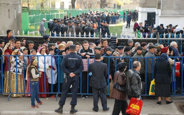 Izvorul Tămăduirii – Credincioșii trebuie să țină cont de sfaturile jandarmilor!