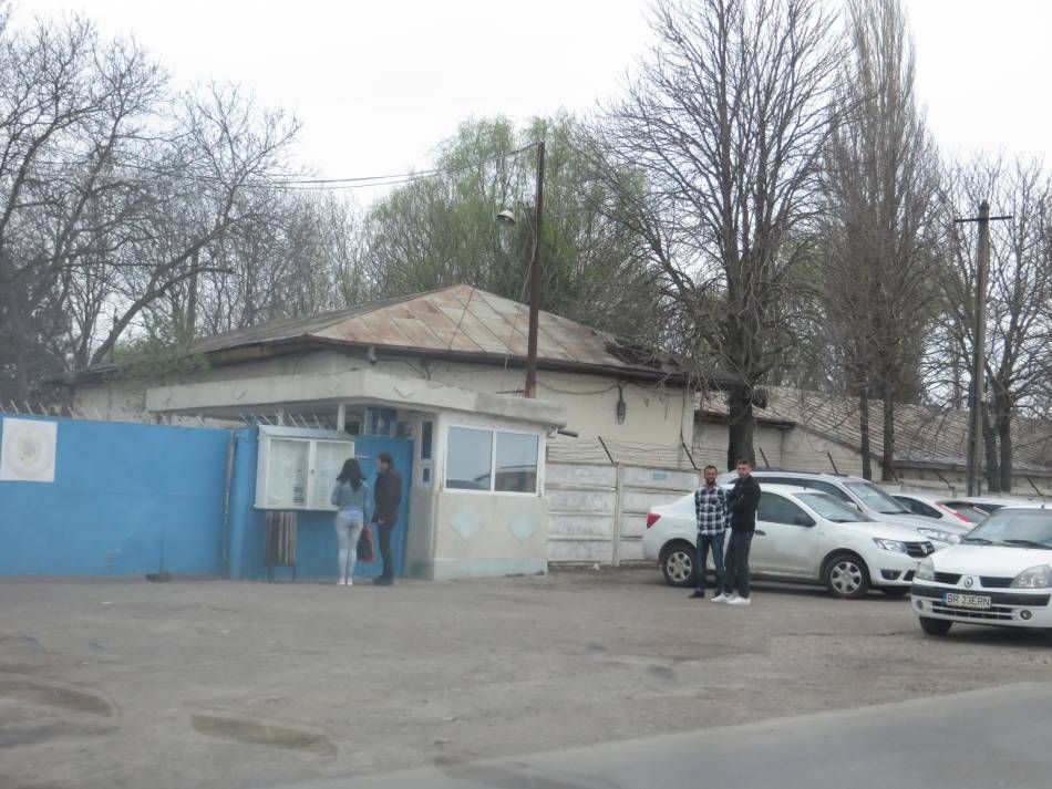 1 an, 3 luni şi 10 zile va sta după gratii un brăilean! Tânărul s-a urcat la volan fără permis!