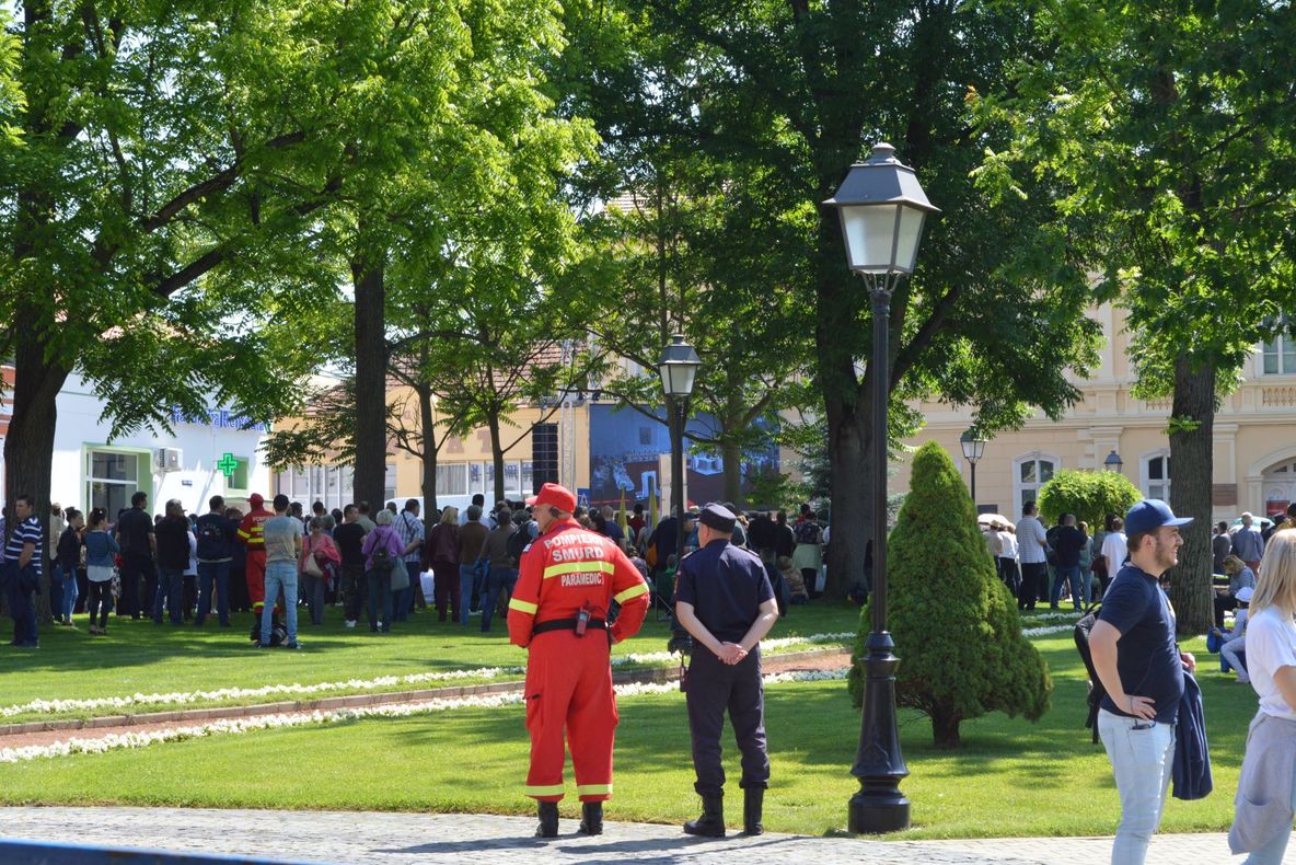 Pentru o vacanţă în siguranţă, poliţiştii şi jandarmii brăileni sunt alături de copii