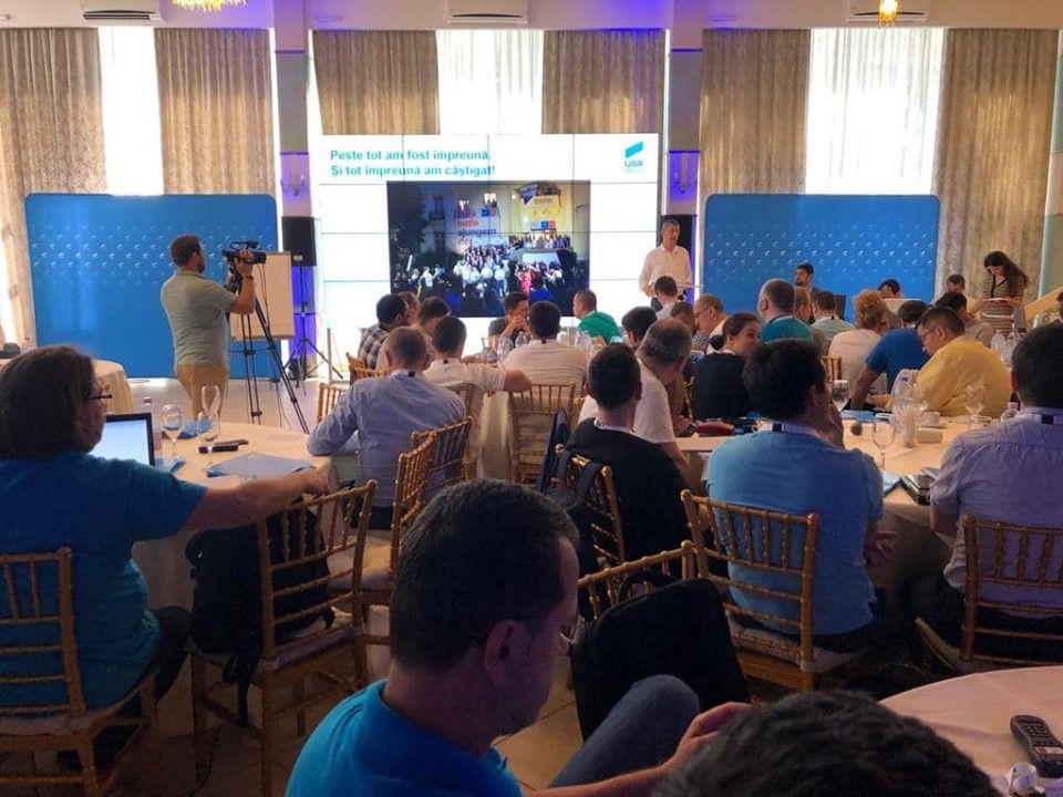 Comitetul politic al USR întrunit la Brăila a decis să propună Congresului ca președintele să fie ales de toţi membrii partidului