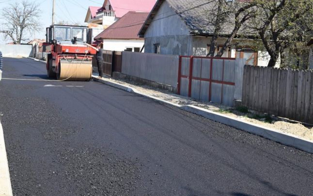 Brăilencele au pus piciorul în prag! Utilajele de decopertare nu au fost lăsate să spargă asfaltul!