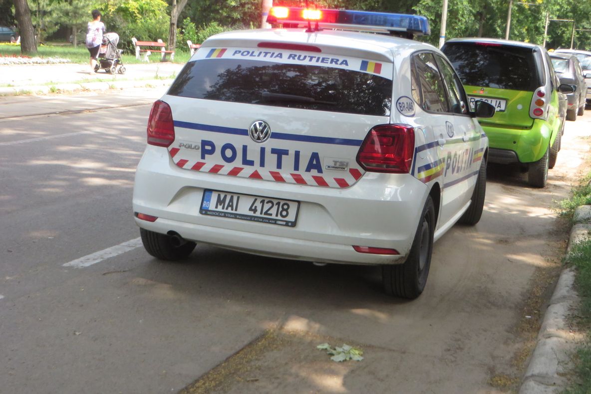 Cu o alcoolemie de 1,38 mg/l a intrat cu mașina într-un stâlp pe Bulevardul Independenței