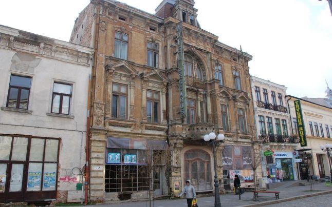 Poliția Locală a pus în aplicare Hotărârea de CLM prin care sunt sancționați proprietarii care nu se îngrijesc de imobilele pe care le dețin