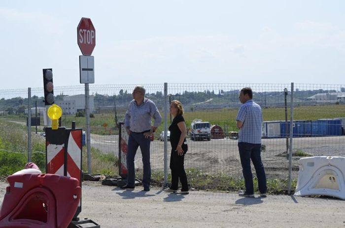 Fostul premier Mihai Tudose, în vizită la șantier! Muncitorii lucrează inclusiv în weekend la podul peste Dunăre!