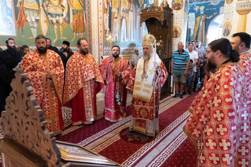 Slujire arhierească la Mănăstirea Măxineni din judeţul Brăila