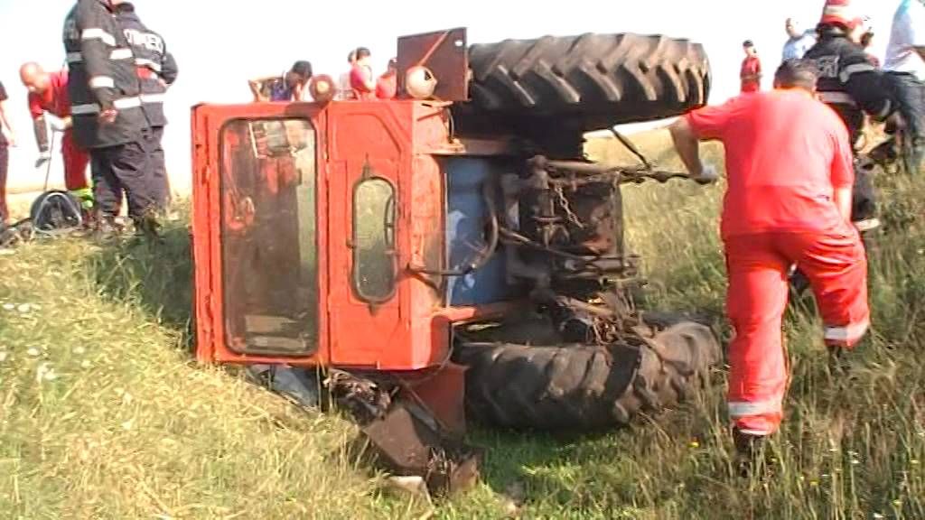 Strivit de tractor în timp ce se întorcea de pe terenul agricol unde lucra