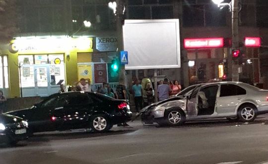 Trei mașini avariate în urma unei tamponări produse din cauza unui șofer din Vaslui