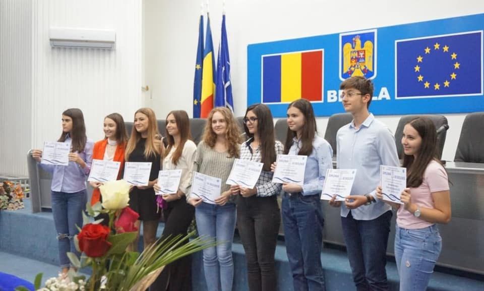 Zece elevi, de nota 10, premiați de Ministerul Educației și Inspectoratul Școlar Județean Brăila