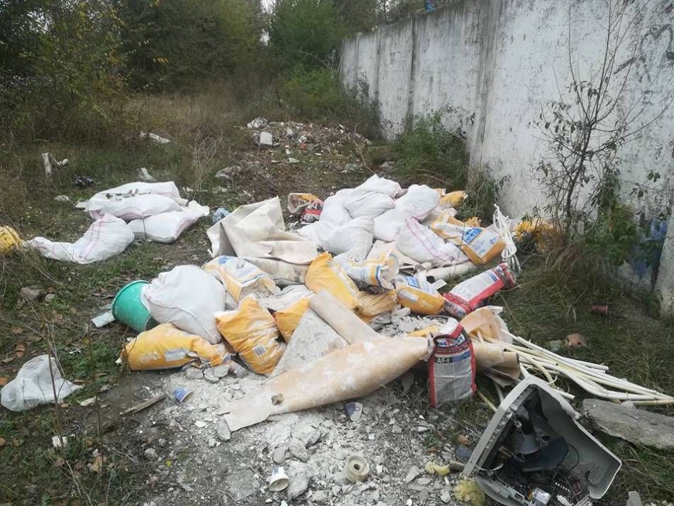 Amendați pentru transportarea și depozitarea gunoaielor pe domeniul public