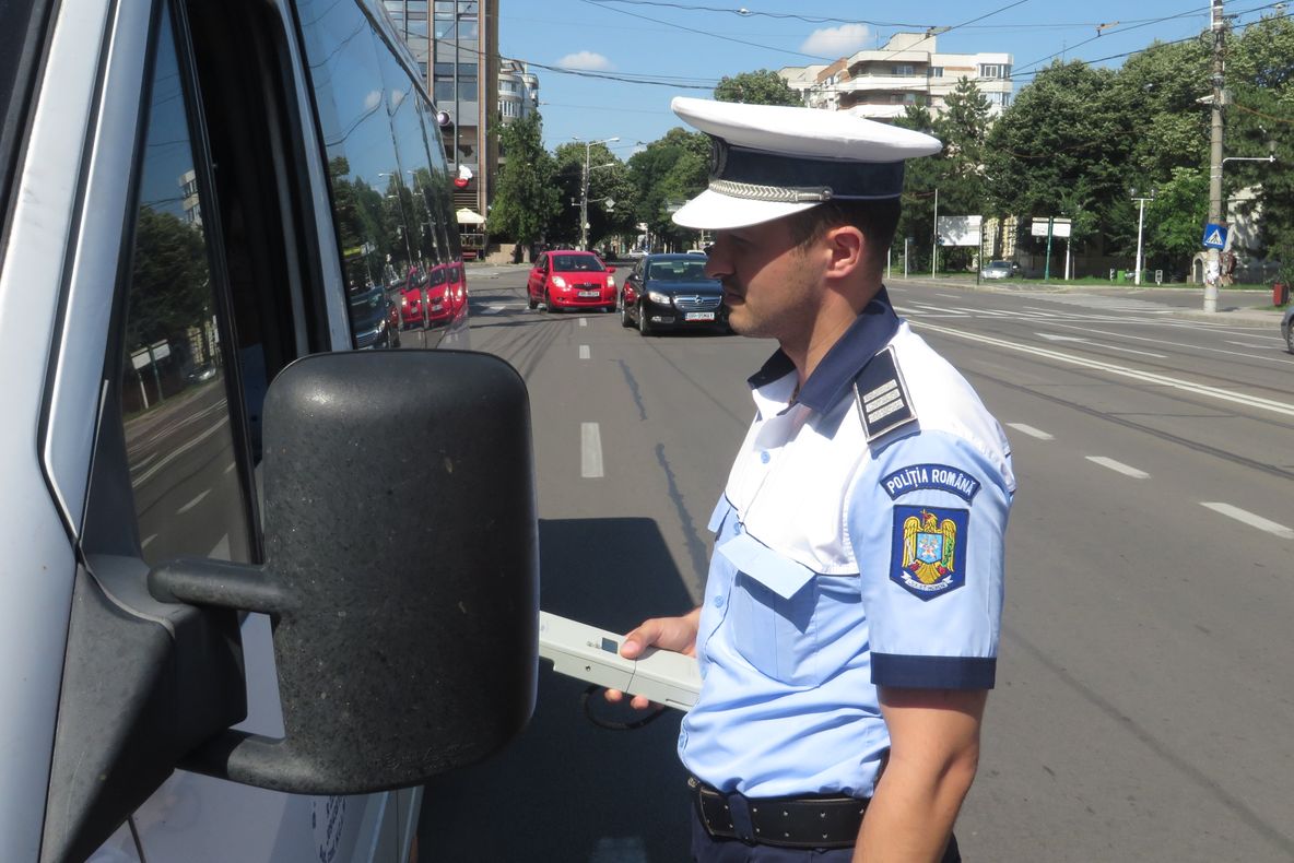 Șoferi care emanau halenă alcoolică depistați de polițiștii brăileni
