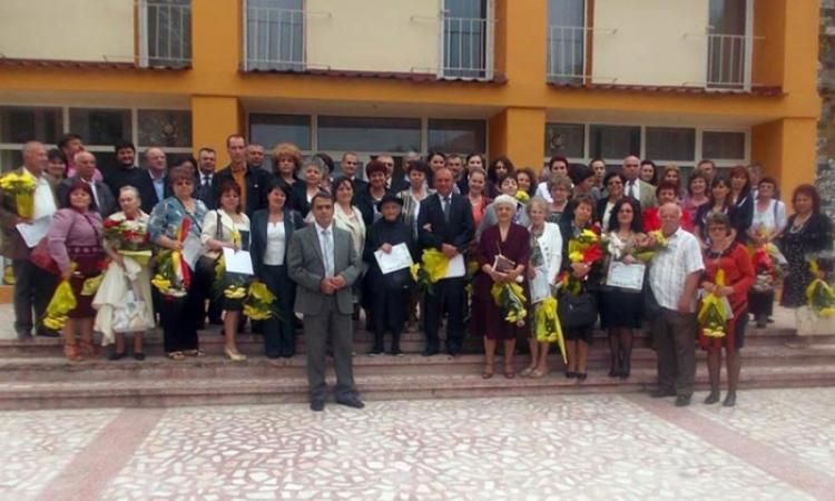 Școala din Gropeni vrea acum, la început de an școlar, să-și înlocuiască tavanul, pentru a primi avizul de funcționare de la ISU!