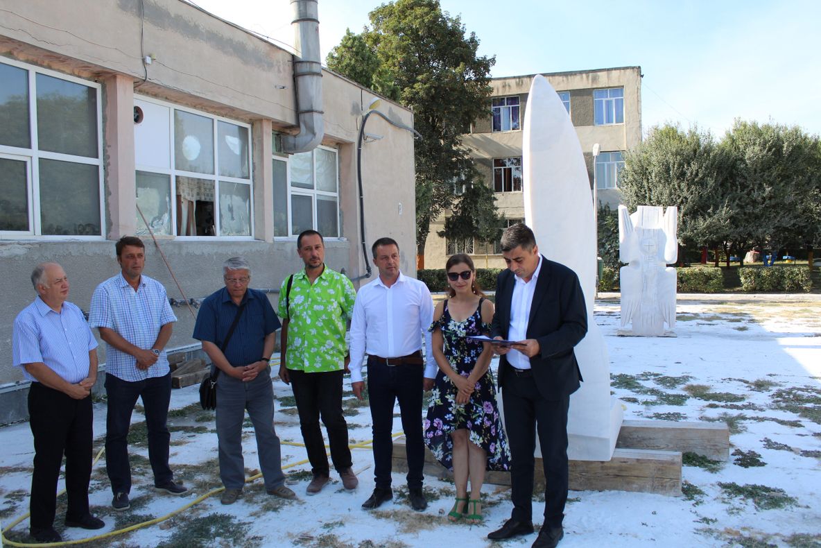 Lucrări valoroase realizate la ediția a IV-a a Simpozionului de sculptură ”Nicăpetre” de la Brăila