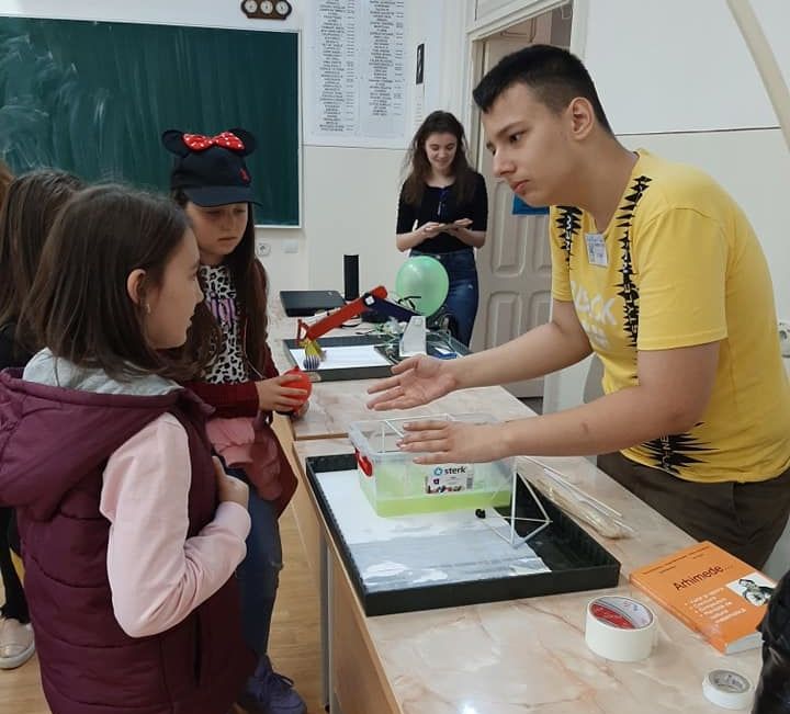 Cezar Barbu - elevul din Bălcescu care a organizat primul ”Festival al Științelor” la Brăila!
