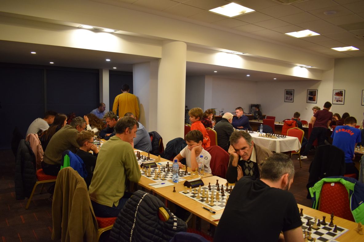 Cinci brăileni au rămas fără permis, după ce au depășit coloana în așteptare la trecerea de cale ferată!