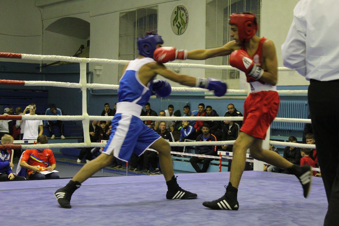 Meciuri spectaculoase în prima zi la naționalele de box pentru juniori