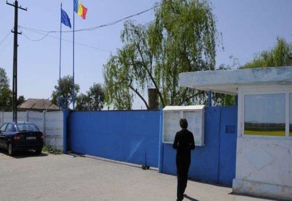 Deținuții de la Tichilești au votat cu urna mobilă