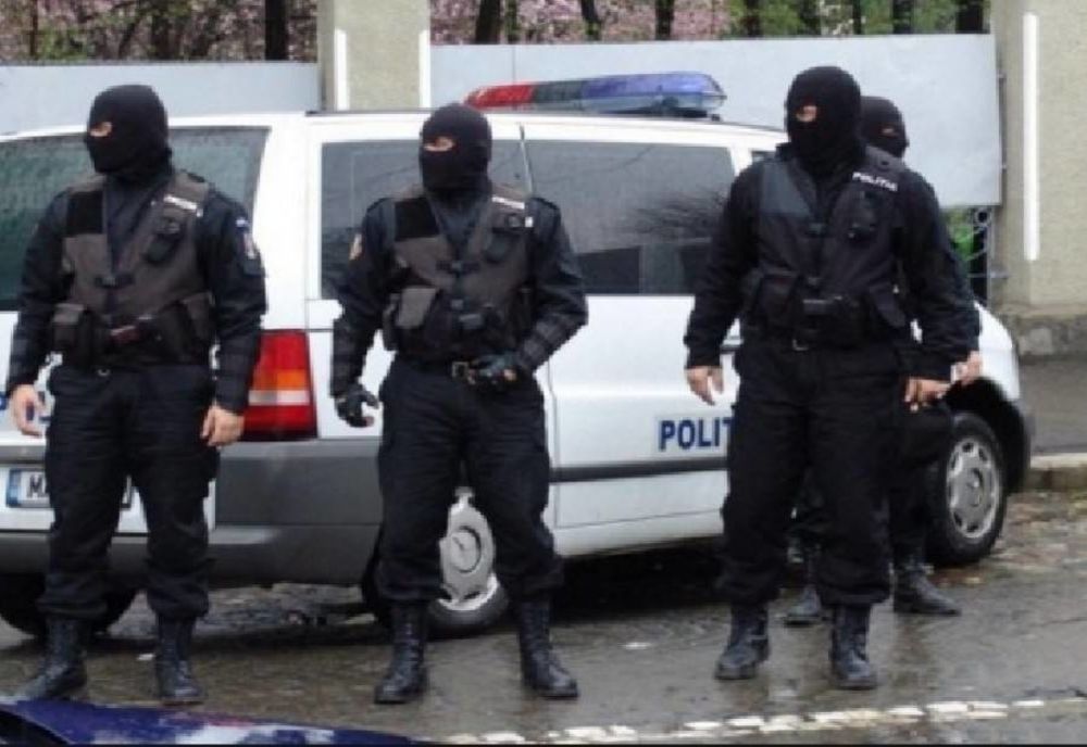 Percheziții în Brăila la persoane bănuite de trafic de droguri de mare risc