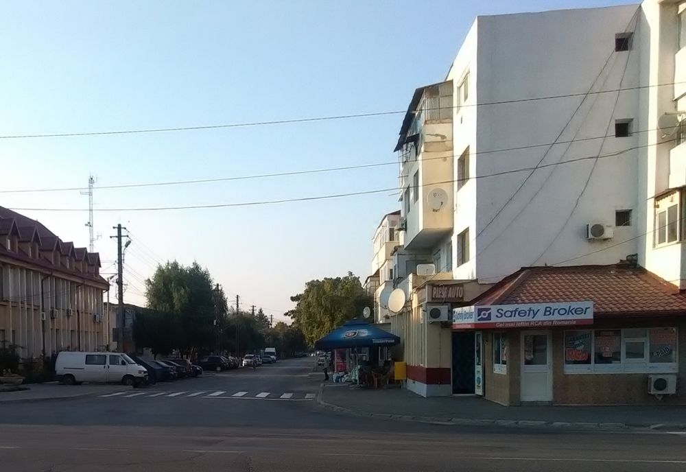 Minor din Ianca prins în flagrant când fura dintr-o mașină parcată