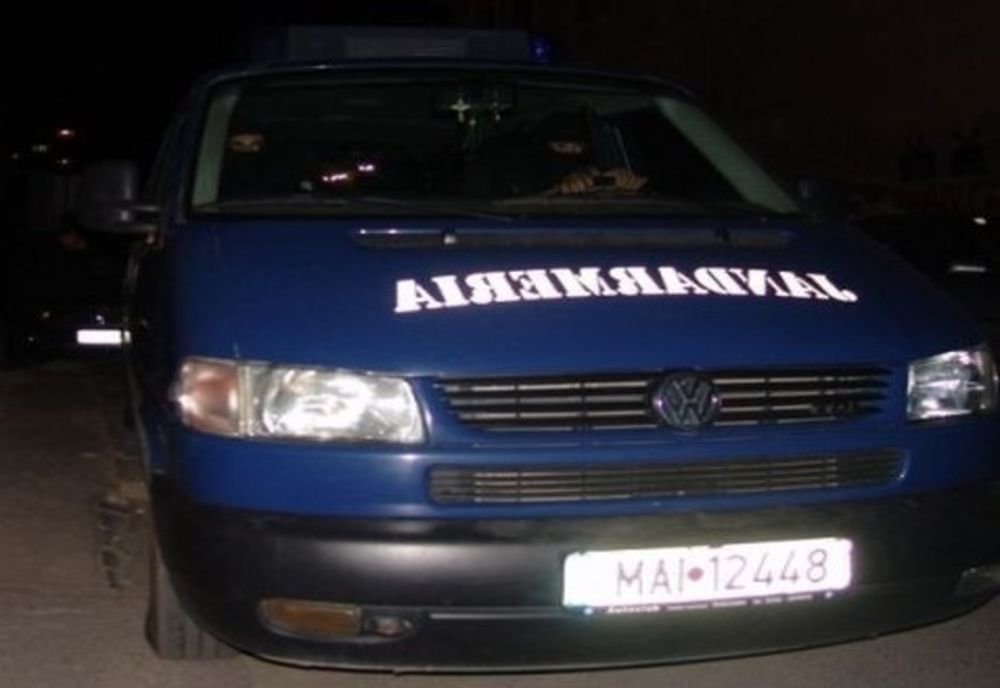 Altercație între oamenii străzii în cartierul Viziru I