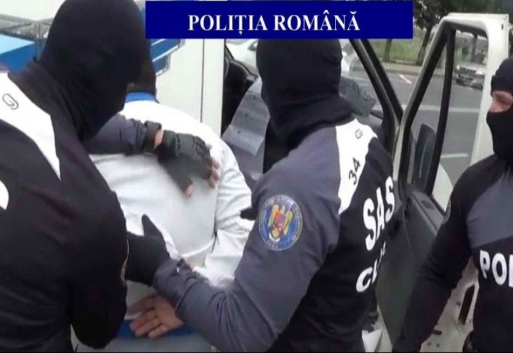 Prins în flagrant când încerca să vândă o tânără cu 400 de euro, pentru prostituție
