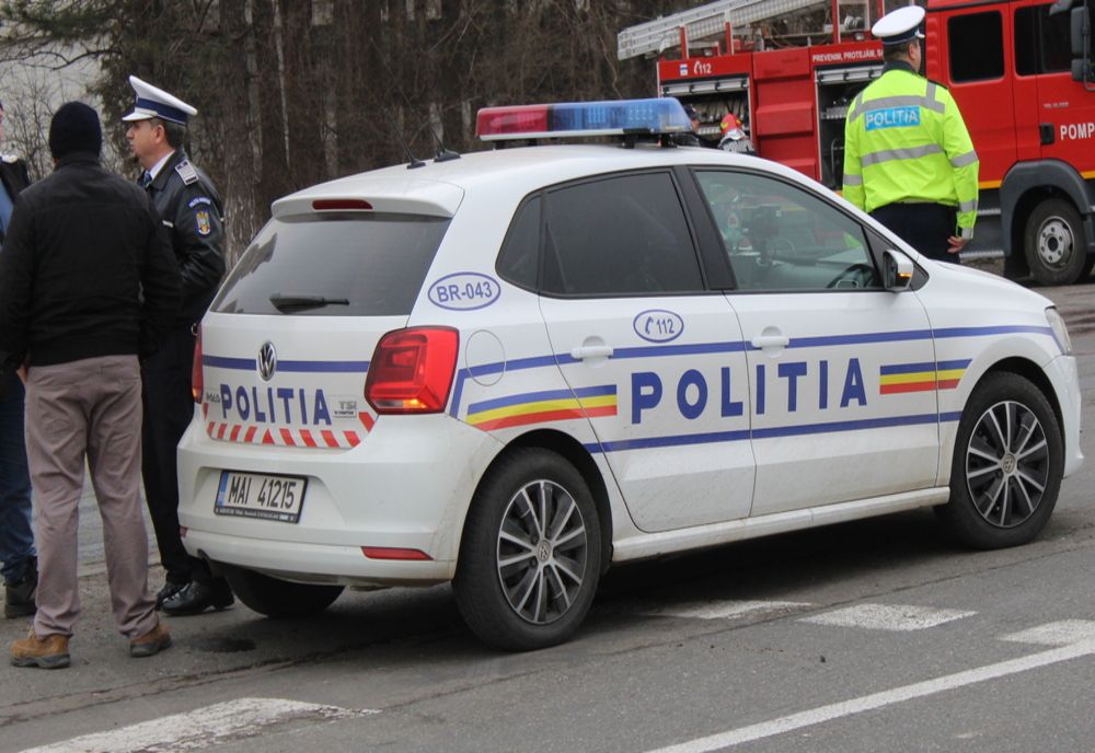 Un bărbat de 70 de ani, cu permisul suspendat, a tamponat un alt autoturism pe DE 584