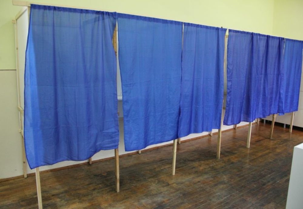 Polițiștii brăileni au fost sesizați că mai multe persoane ar fi transportat cetățeni pe raza altor localități pentru a-și exercita dreptul la vot