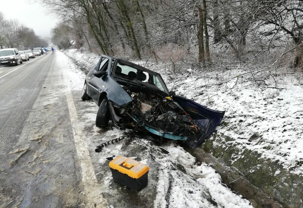 Doi brăileni răniți într-un accident în județul Tulcea