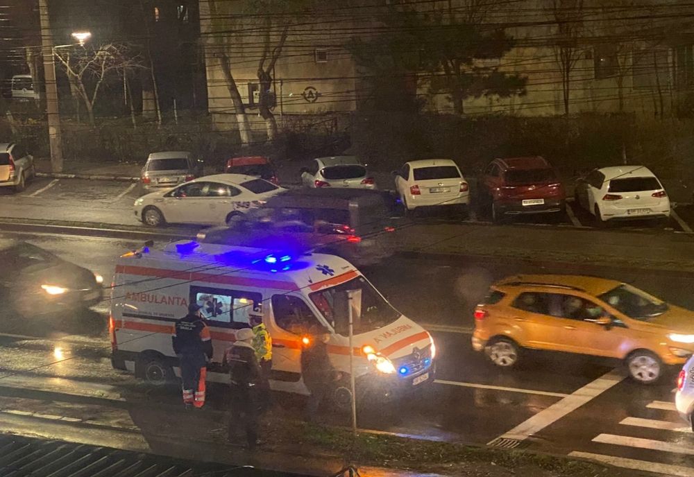 Lovit de un taxi pe trecerea de pietoni