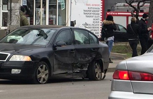 Video: A trecut pe roșu și a produs un accident cu o victimă