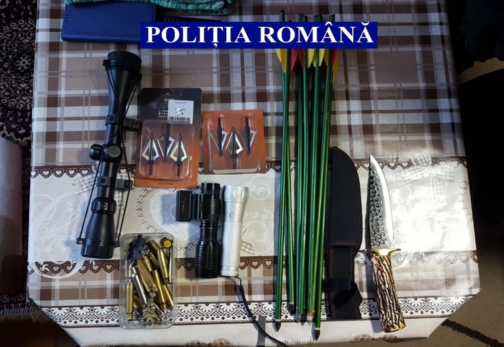 Acțiunea „CHECKPOINT”, în urma căreia au fost indisponibilizate arme, muniție deținută ilegal și trofee de vânătoare.