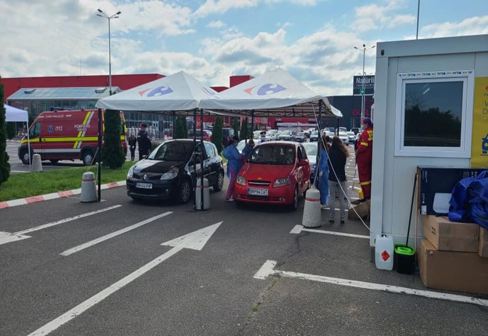 283 de persoane vaccinate la centrul drive-through