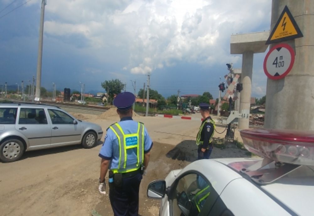 Polițiștii au monitorizat un număr de 10 treceri la nivel cu calea ferată din municipiu și județ