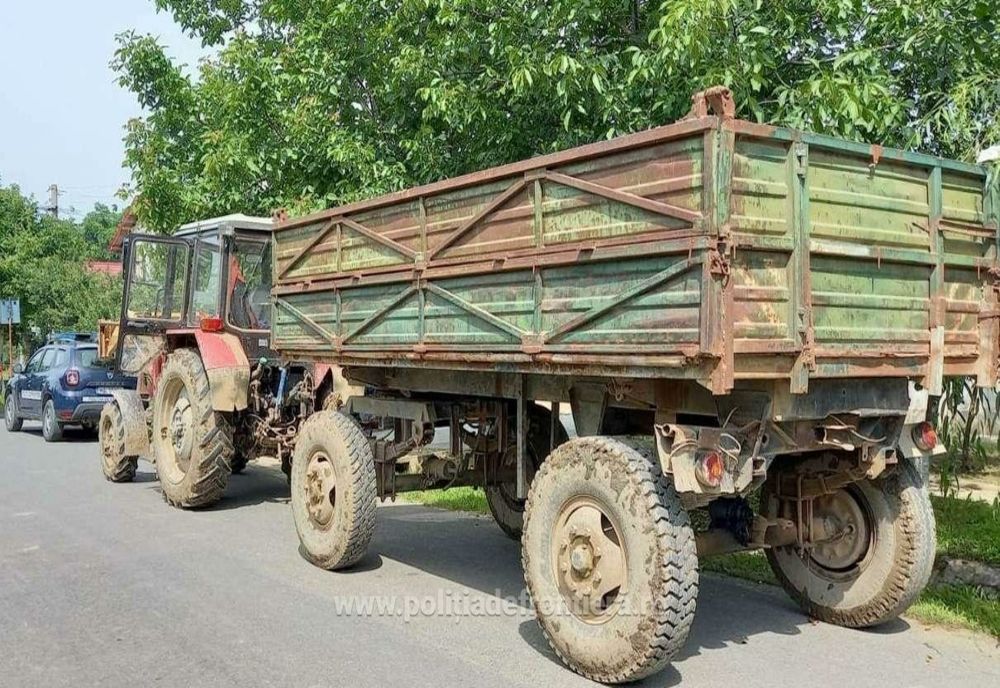 Tulcean cu permis de conducere necorespunzător, depistat de polițiștii de frontiera brăileni, la volanul unui tractor neînmatriculat