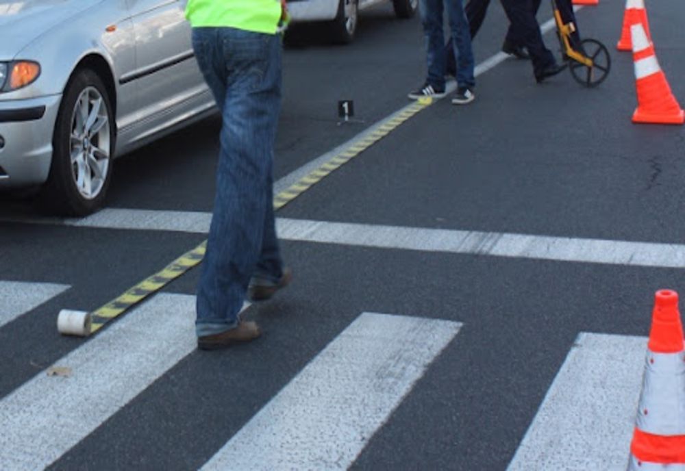 Un brăilean de 21 de ani a accidentat o femeie de 77 din Poșta Câlnău, care traversa strada pe marcajul pietonal