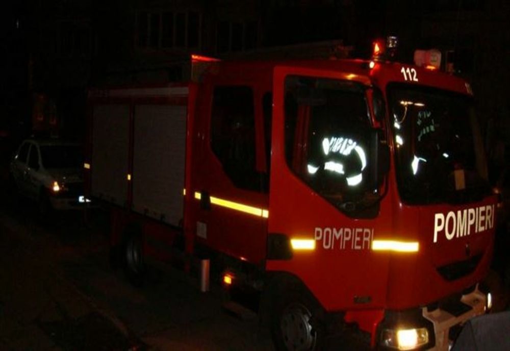 Pompierii brăileni au intervenit aseară la stingerea a patru incendii
