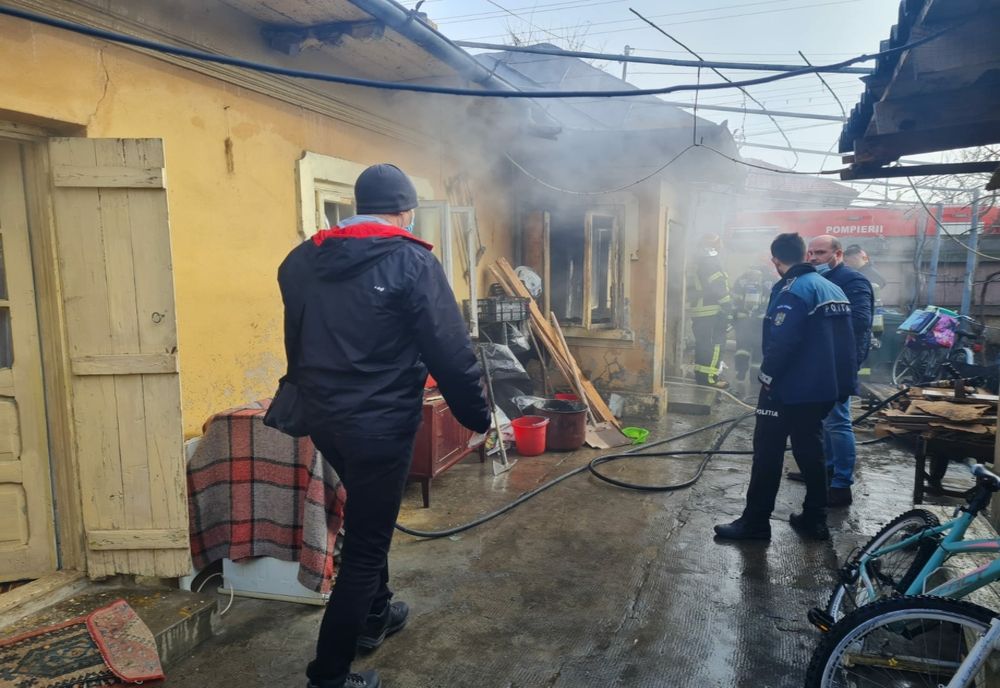 Bărbat de 59 de ani găsit decedat în locuința care a luat foc