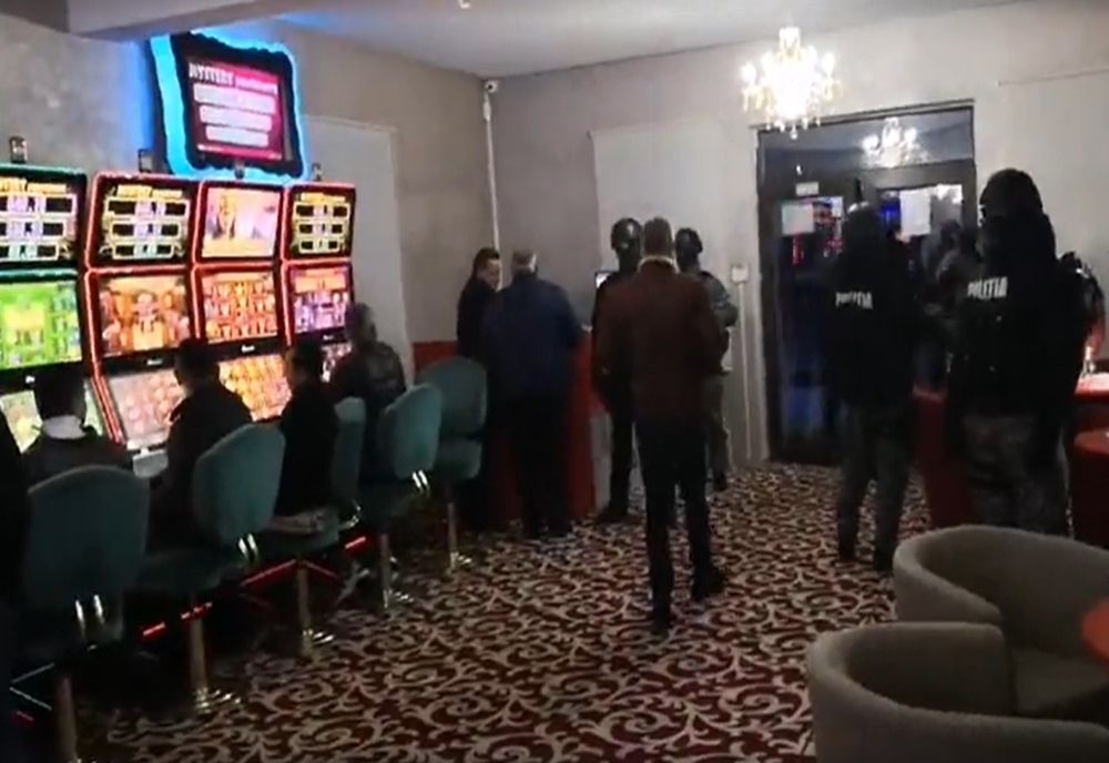 Administratorii unor societăți tip jocuri de noroc amendați pentru că au permis clienților accesul fără certificatul verde