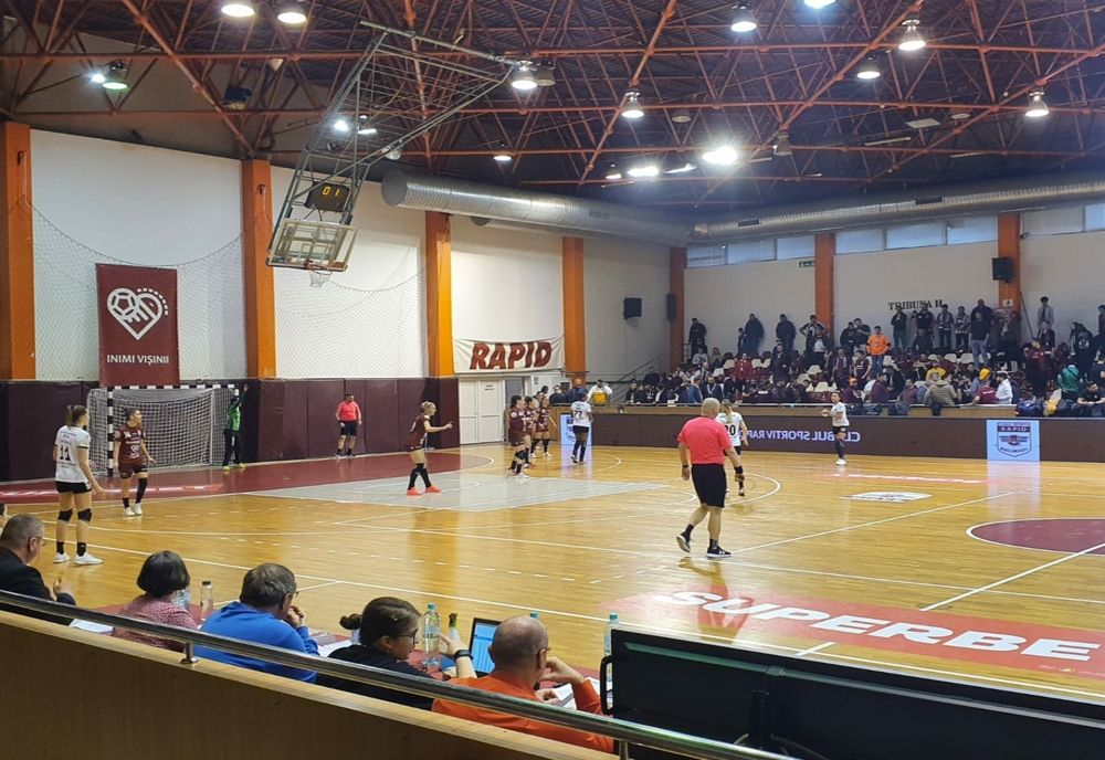 După o primă repriză încheiată la egalitate, în partea a doua Rapid s-a desprins și a învins cu 33-22 pe HC Dunărea Brăila