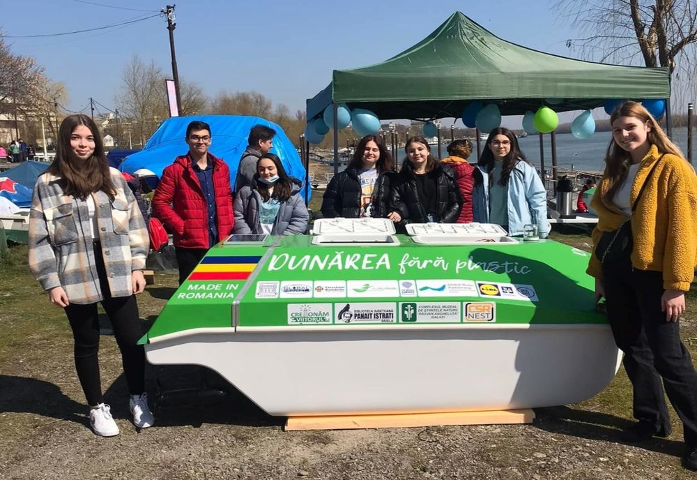 Lansarea la apa a Catamaranului Green Cat