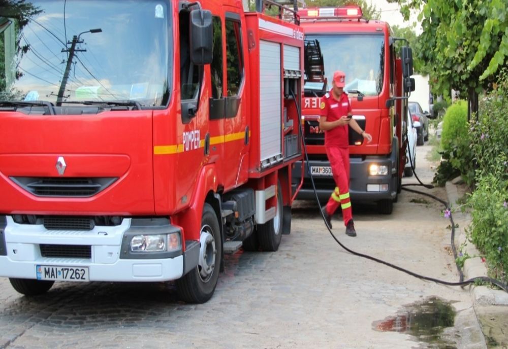 Un tramvai a luat foc în Parcul Monument din Brăila