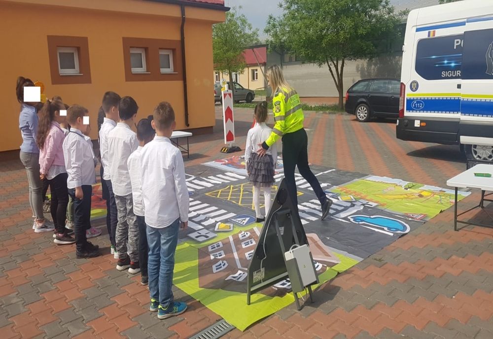 Polițiștii s-au aflat în mijlocul elevilor de la Școlile Gimnaziale din localitățile Chiscani, Tichilești și Gropeni