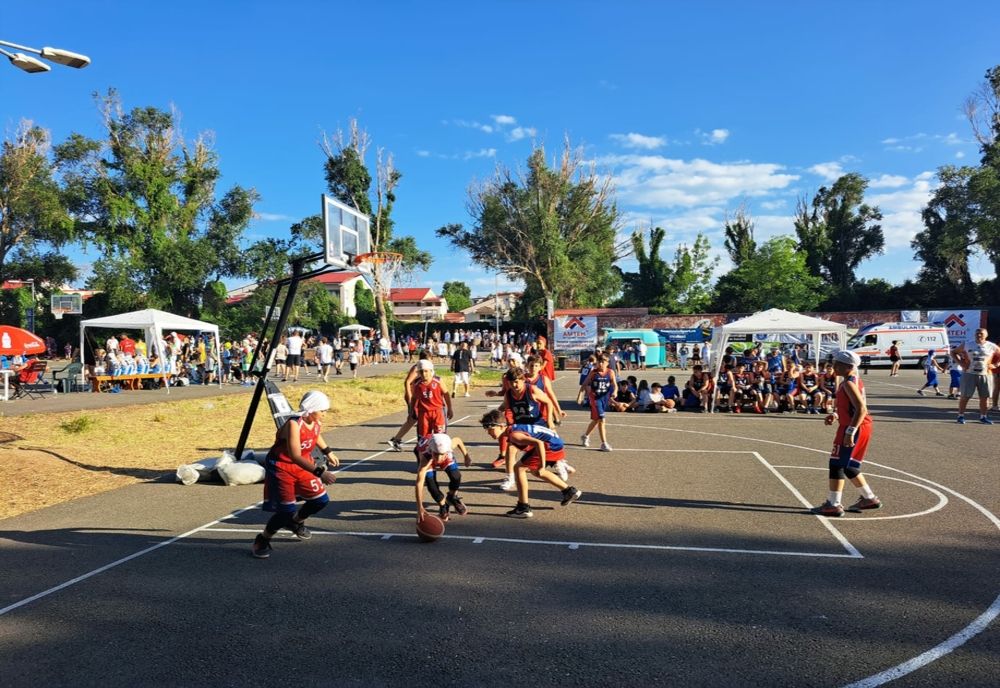 Echipele de minibaschet de la Cuza Pirates Brăila au jucat la Festivalul Național de Minibaschet