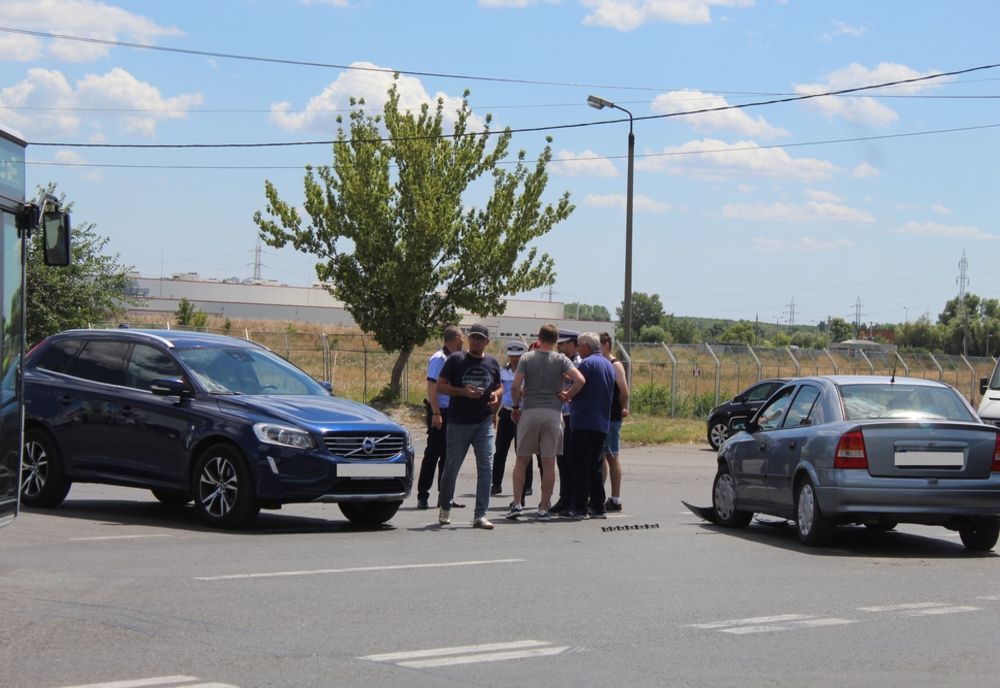 Foto: Mopedist accidentat pe Calea Călărașilor din municipiul Brăila, din cauza unui șofer care nu a acordat prioritate