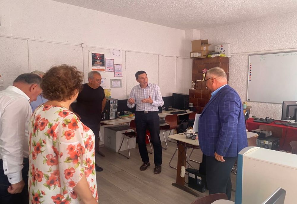 Prefectul județului Brăila a participat la o întâlnire cu profesorii de la Palatul Copiilor pe tema modificării Legii Educației