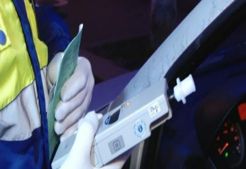 13 cu ghinion pentru un bărbat din Zăvoaia care s-a urcat băut la volan