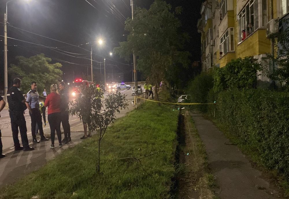 Accident mortal luni seara pe podul de la Apollo din municipiul Brăila. Mașina era condusă de o tânără de 17 ani, care nu deținea permis de conducere și se afla sub influența substanțelor psihoactive